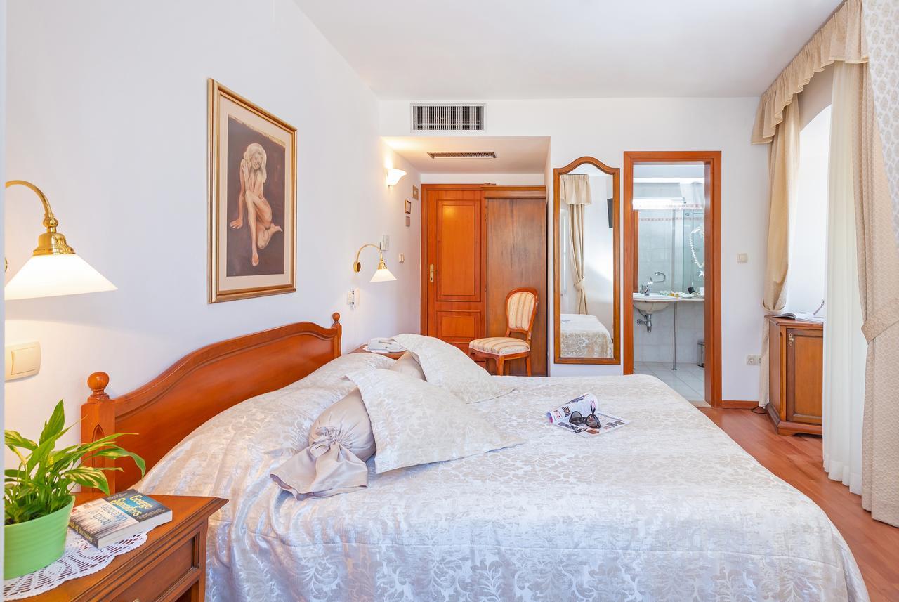 Hotel Ostrea Стон Екстериор снимка